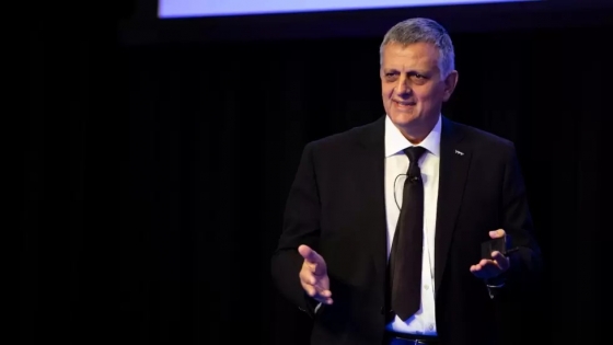 Impacto de la salida de áreas maduras y baja del petróleo en el balance de YPF