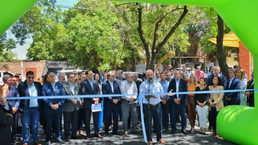 El Gobernador inauguró 35 cuadras de asfalto en el barrio Antártida Argentina: 