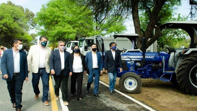 El equipo de gobierno celebró el Día del Camino con inauguraciones y nueva maquinaria