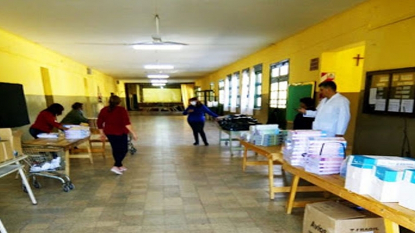 Educación distribuye insumos a instituciones educativas