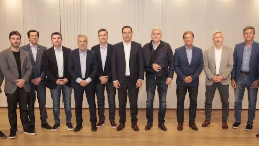 Provincias: Caputo confirmó que se reducen “al mínimo” los giros y los gobernadores ya comenzaron a ajustar