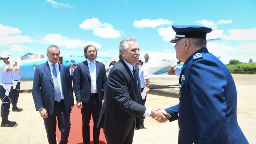 El presidente llegó a Brasil para asistir a la asunción de Lula