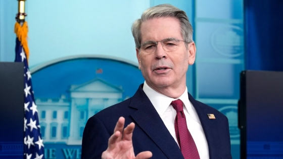 Estados Unidos analiza aliviar sanciones a Venezuela para reactivar el sector petrolero y liberar fondos clave