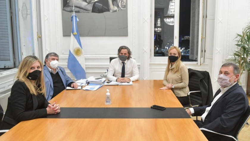 Cafiero se reunió con senadores del Frente de Todos con quienes repasó la agenda legislativa