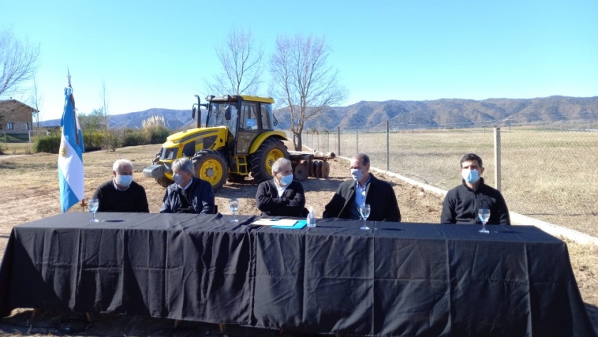 Villa General Belgrano: entregan tractor para huerta agroecológica