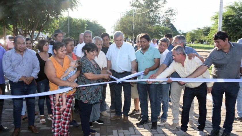 Morales inauguró adoquinado e iluminación en Vinalito