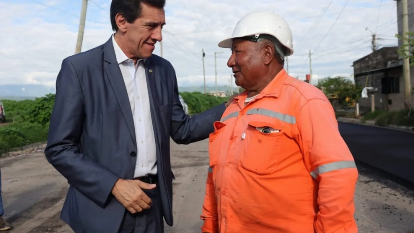 Sadir visitó obra de pavimentación en Alto Comedero