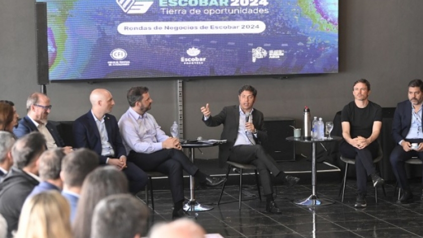 Kicillof recorrió la Expo Escobar Innova y se reunió con empresarios de la región