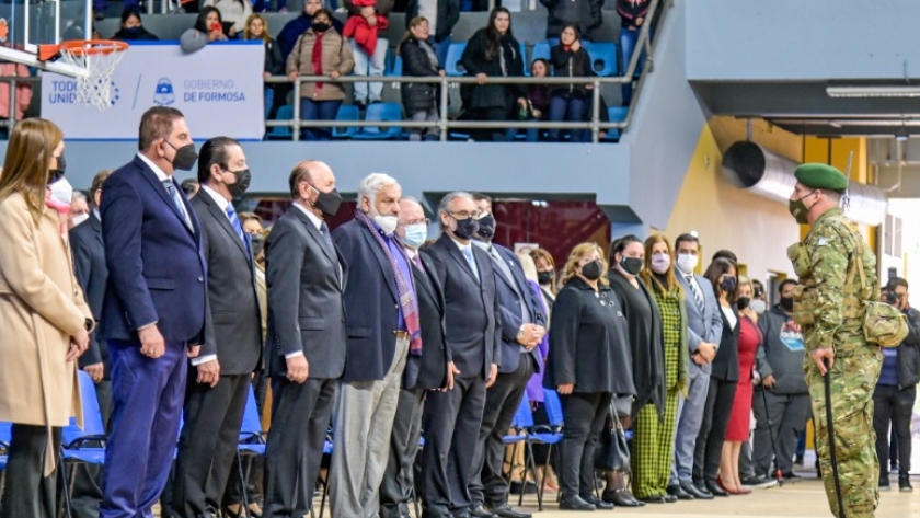Gildo Insfrán presidió el acto central por el Día de la Bandera