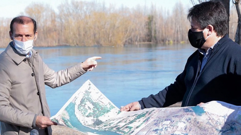 Omar Gutiérrez y Mariano Gaido recorrieron las obras del Paseo del Limay