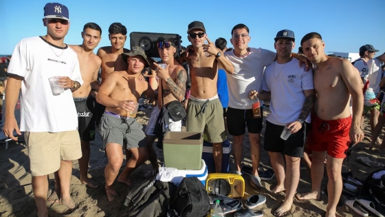 Afterbeach en Playa Grande: el ritual joven que domina las tardes en Mar del Plata