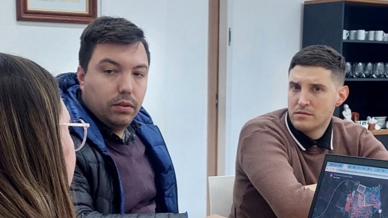 Obras que transforman: la Municipalidad pone en marcha un nuevo espacio de juego y encuentro familiar en Plaza Libertad