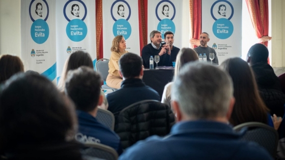 Lammens presentó el libro que recorre los 75 años de los Juegos Nacionales Evita