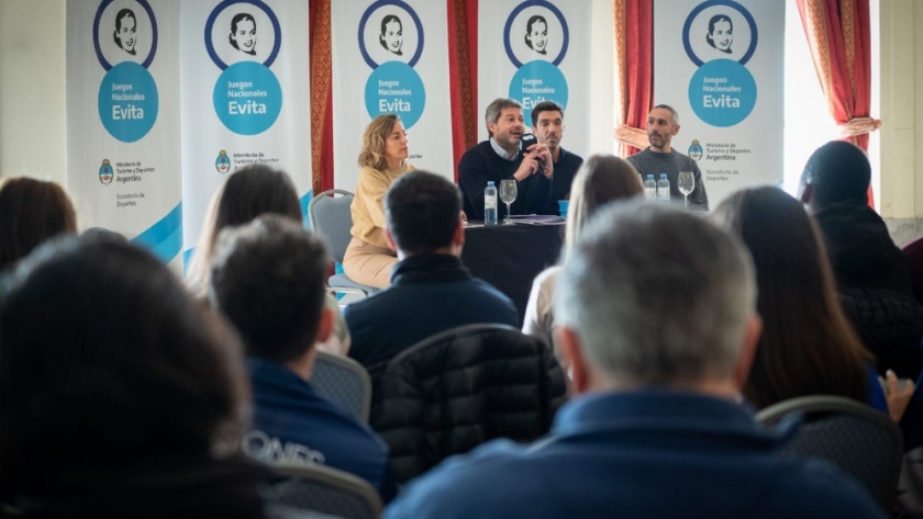 Lammens presentó el libro que recorre los 75 años de los Juegos Nacionales Evita