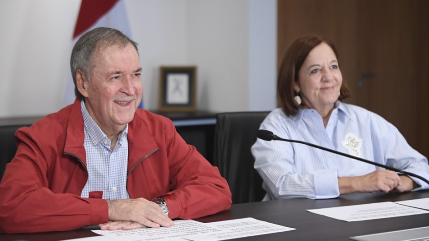 Schiaretti entregó 105 escrituras gratuitas en barrio Los Boulevares Anexo