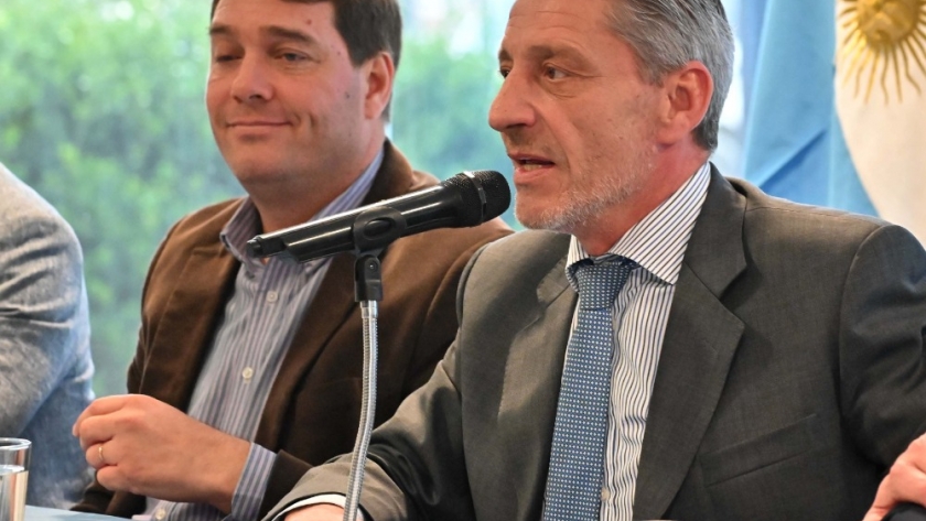 Arcioni encabezó la apertura de sobres para la construcción del Gimnasio Municipal N° 2 de Rawson