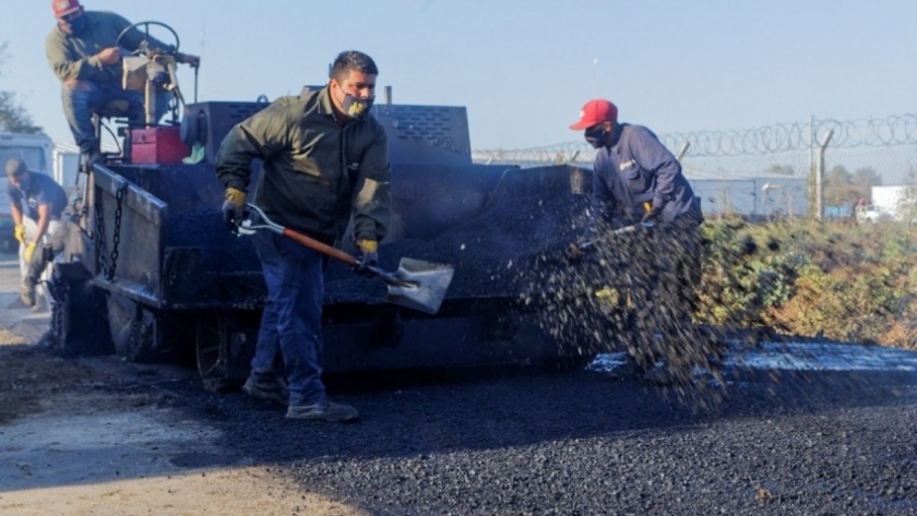 Mussi recorrió obras de bacheo y reencarpetado asfáltico en Bustillo y Jacarandá