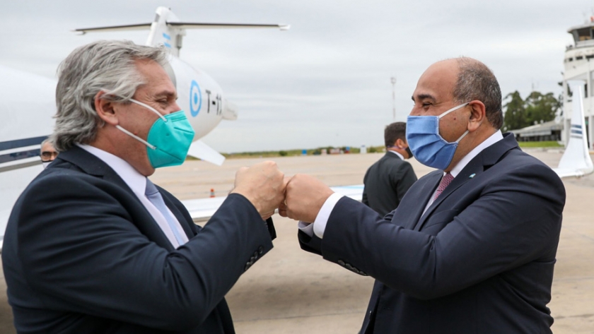 El Presidente arribó a Tucumán para rubricar convenios de obras