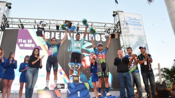 <Insfrán acompañó la premiación de la Vuelta a Formosa donde Laureano Rosas se coronó campeón