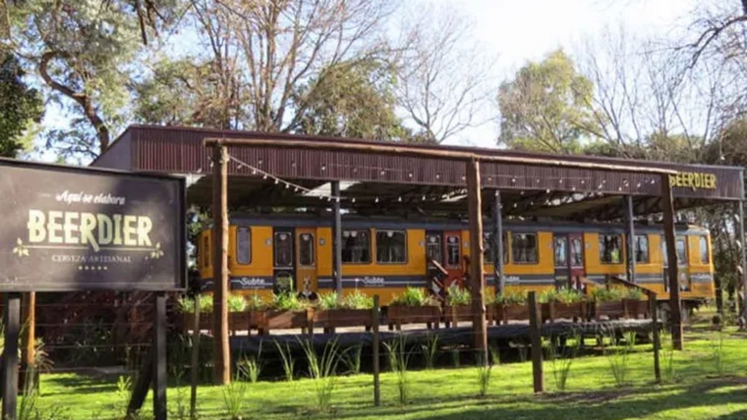 Berdier sorprende con un antiguo subte convertido en cervecería