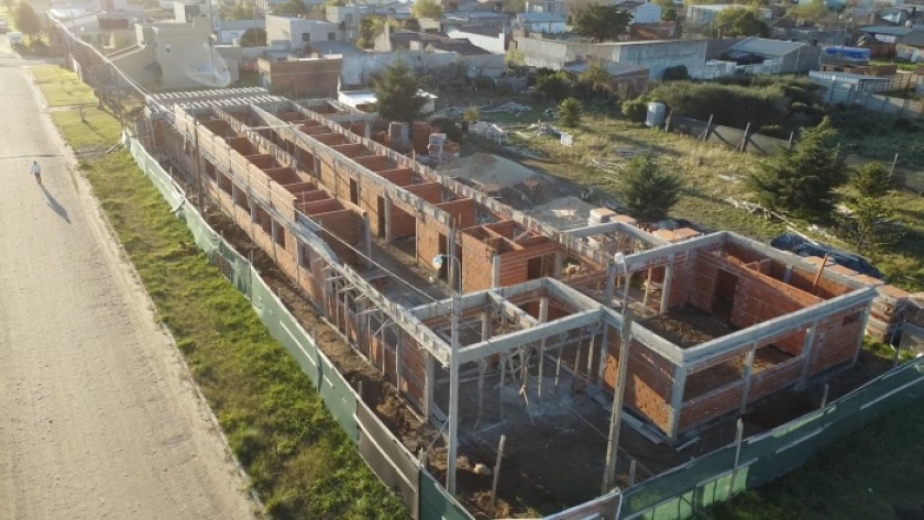 Balcarce: Provincia avanza con obras de pavimento, salud y arquitectura