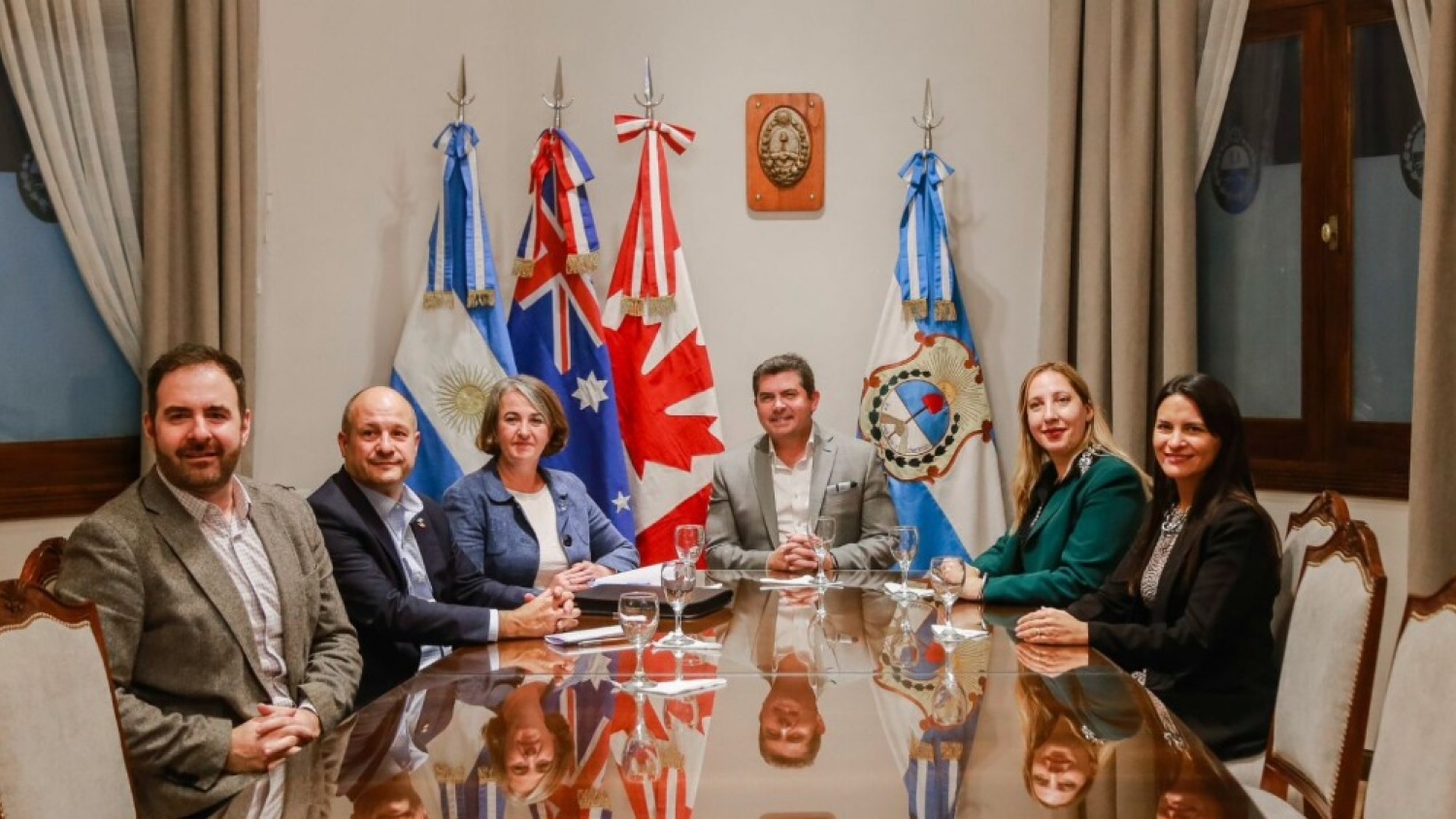 Orrego recibió a embajadores en la Expo Minera de San Juan
