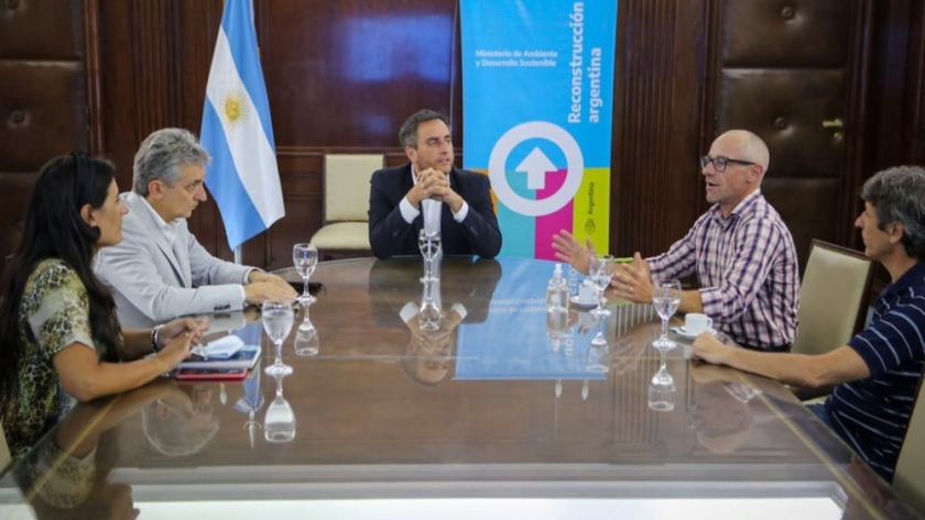Ambiente firmó un convenio con la Fundación Tekove Mymba