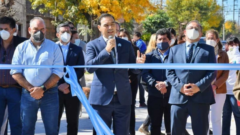 Valdés inauguró pavimento para mejorar la calidad de vida de dos barriadas capitalinas