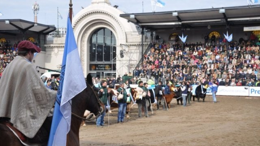 Cambio de fecha de inauguración y tres presidentes en el palco