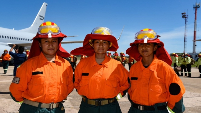 Ambiente entregó un reconocimiento a los brigadistas enviados por Bolivia para combatir los focos ígneos en Corrientes
