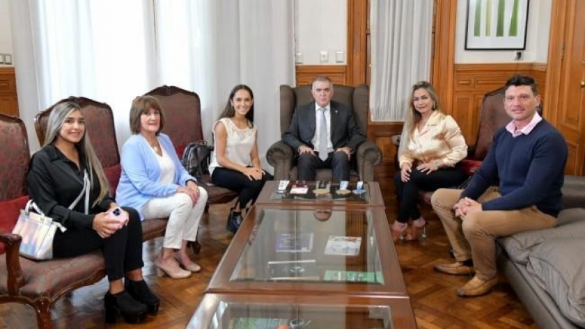 Jaldo recibió a dos tucumanas que protagonizarán competencias internacionales