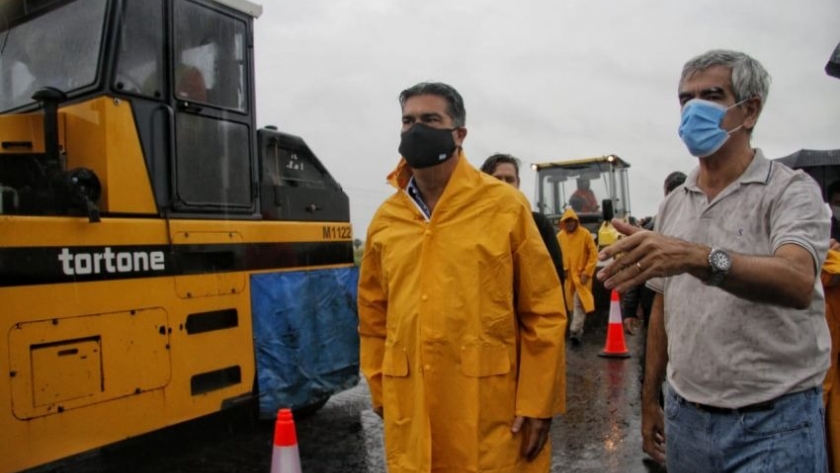 Ruta 13: Capitanich supervisó el avance de la pavimentación de los primeros 43 kilómetros
