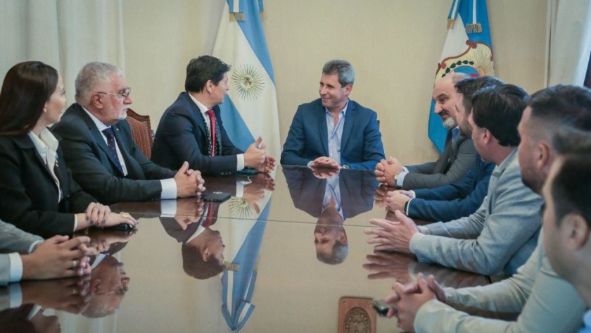 El gobernador recibió los saludos de representantes del sector inmobiliario de todo el país