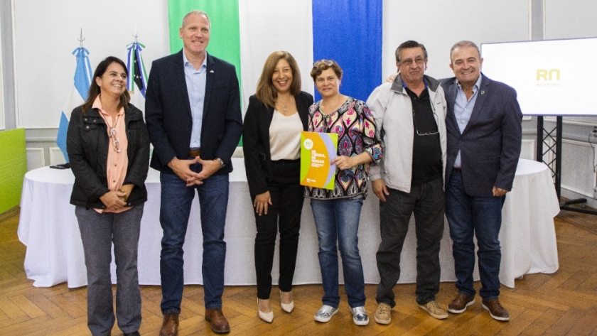 Más familias de Viedma cuentan con la escritura de su vivienda