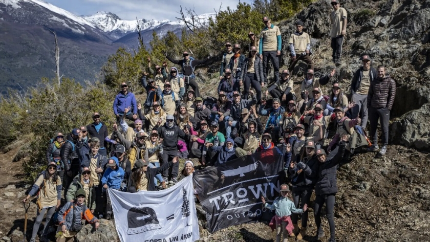 Voluntarios se unieron para recuperar un bosque incendiado en Bariloche
