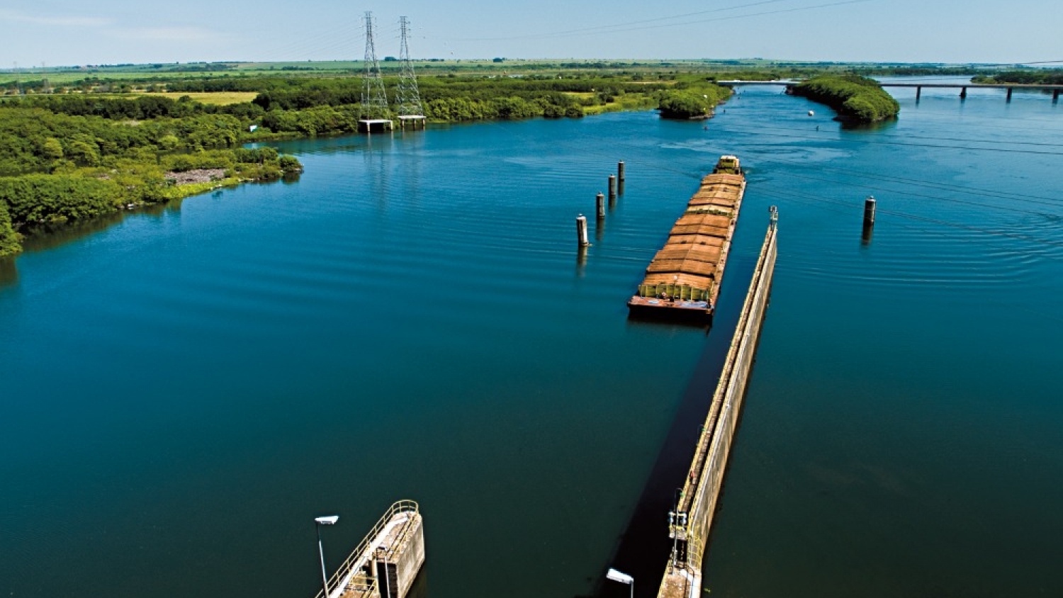 Hidrovía Paraná-Paraguay: quiénes compiten y qué costos se imponen