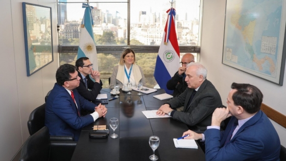 Fuks mantuvo reunión de trabajo con delegación de Paraguay