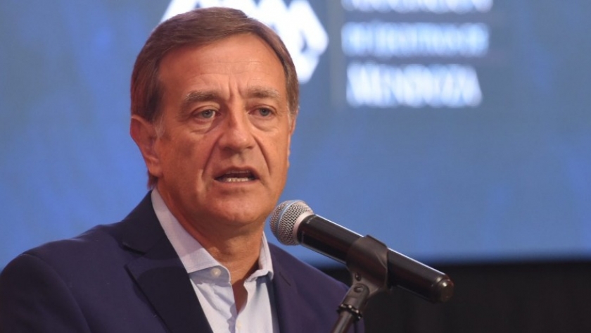 Frente a los ejecutivos de Mendoza, Suarez resaltó la importancia de mantener el orden en el Estado