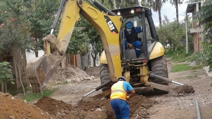 Obra de ampliación de red de agua para vecinos del barrio Antártida Argentina de Perico