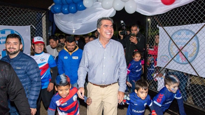 Más infraestructura deportiva: El gobernador inauguró obras de refacción y ampliación en el club los líricos