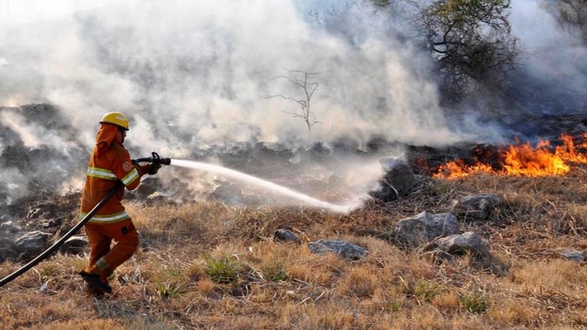 Mendoza: invertirán $ 670 millones en tres bases para combatir incendios
