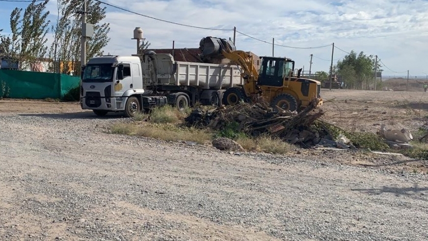 Se trabajó en la apertura de una calle en el sector Ruca Antú