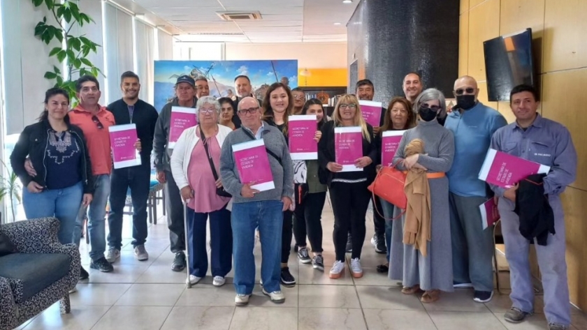 Más de 100 beneficiarios de toda la provincia recibieron las escrituras de sus hogares