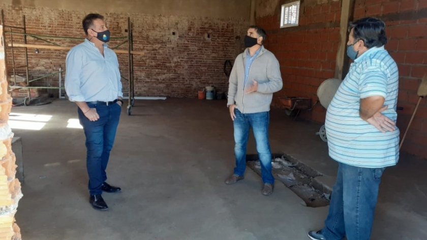 Funcionarios de Producción recorrieron emprendimientos productivos en Uriburu