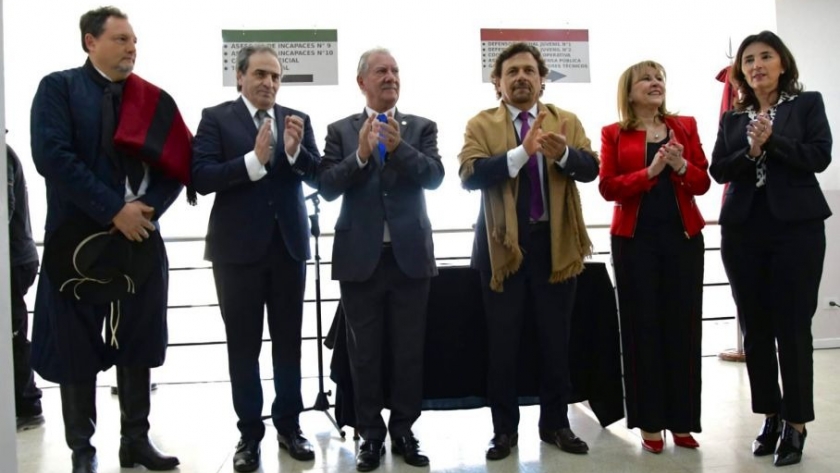 El gobernador Sáenz participó en el acto de juramento de las nuevas Asesoras de Incapaces