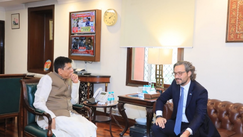 El canciller Cafiero junto al ministro de Industria y Comercio de la India acordaron ampliar el comercio bilateral
