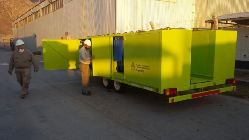 Ambiente recibió un tráiler para recolección de residuos