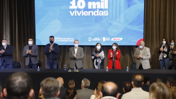 <Schiaretti firmó convenios con 387 municipios por el programa 10 Mil Viviendas