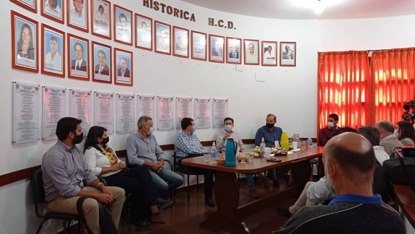 Trabajo con el sector público y privado de San Vicente