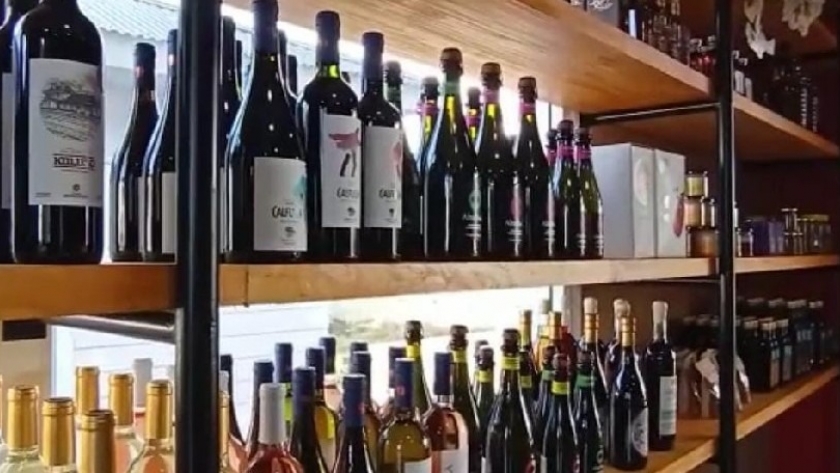 Se inauguró en Las Grutas una enoteca que vende en su totalidad, productos rionegrinos